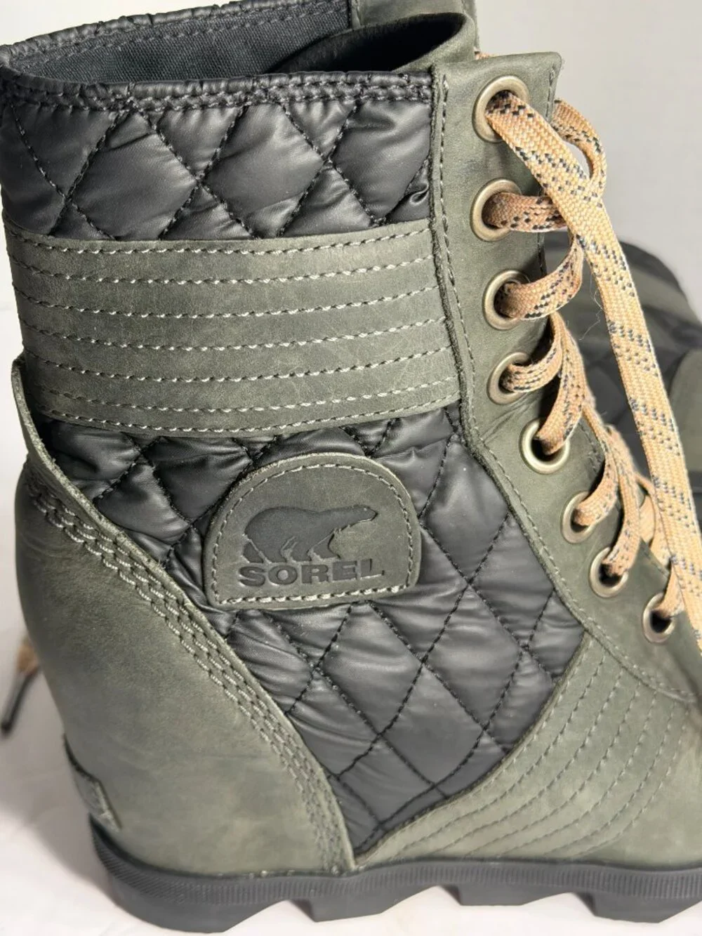 WOMENS SIZE 8.5 SOREL BOOTS
